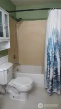 Full bathroom off primary bedroom
