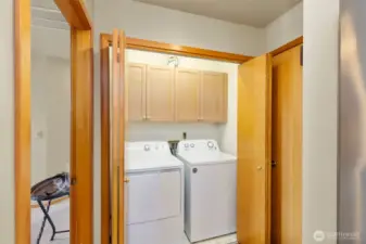 Laundry, all appliances stay