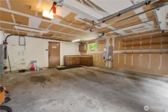 Oversized 2 car garage