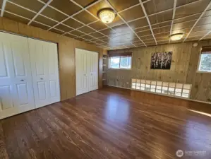 Master bedroom with en-suite and 2 closets