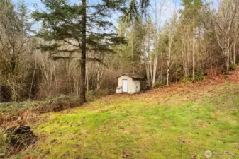 Well house for community well