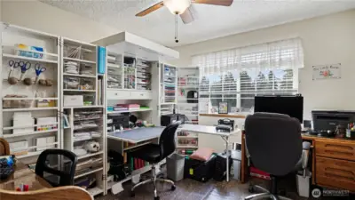 Second upstairs guest bedroom.