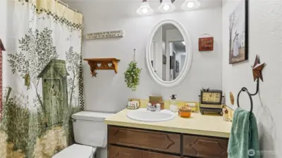 Upstairs full bathroom.