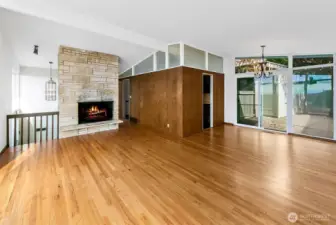 Livingroom with vaulted ceilings