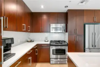 New porcelain backsplash.