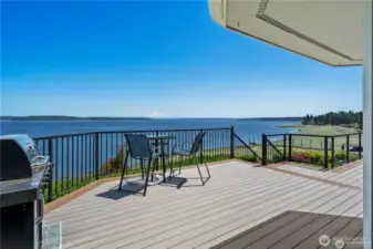 Large deck for entertaining.