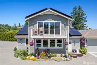 Lovely detached with upstairs art studio and deck. Easily convert 1/2 bath and make this an DADU