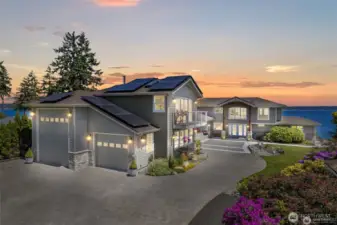 Wonderful detached, shop, RV garage, art studio