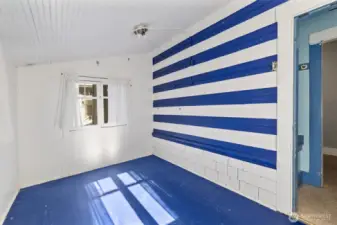 Gorgeous sunroom with lots of light