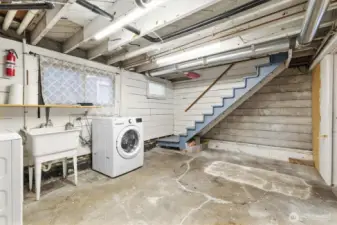 Laundry/utility room in basement