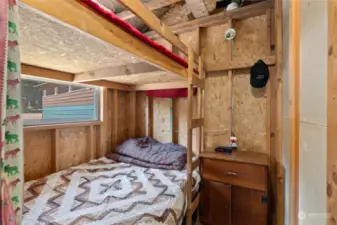 Bunk room/Bedroom