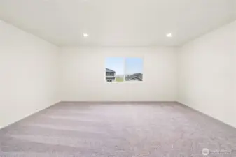 Large Bonus Room on Main