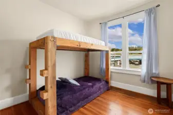 Room in upstairs apartment