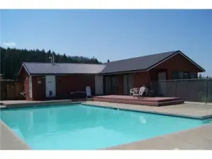 Another great view of the Sky Meadows community pool.