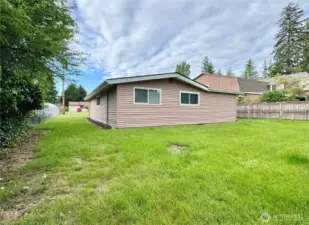 Spacious lot