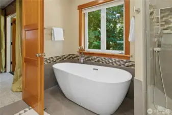 Primary Suite Soaking Tub