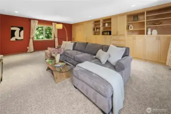 Large Bonus/Flex space over the garage.