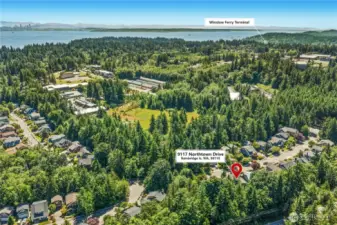 Quick and Easy access to the Seattle Ferry and Down Town Winslow