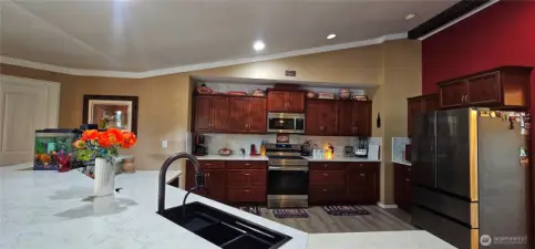 Large Kitchen Island for big family gatherings.