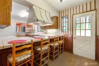 Kitchen eating bar
