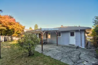 Fully fenced backyard with Sunsetter outside blind enjoy the lovely setting while beating the heat!