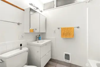 Upstairs full bathroom