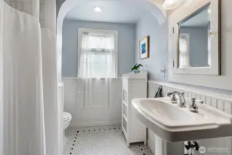 Full bathroom on the main.