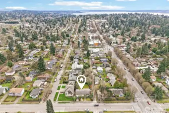 Easy Access to Downtown Seattle or Airport.