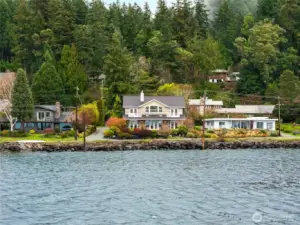 You'll enjoy the ever changing views of Rich Passage with exciting marine life and ferries passing through!