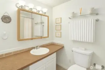 Primary bathroom/en-suite. Digitally enhanced using AI.