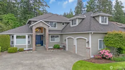 The house has hardy plank siding and Presedel roofing (50-year product)