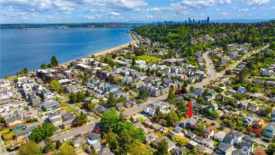Just a short stroll to the wonderful shops of Alki and some of the best recreation in Seattle.