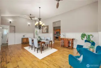 Spacious dining area  is great for hosting  and gatherings!