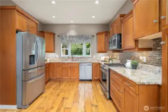 Ample counter  and cabinet space throughout!