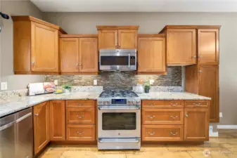 Five burner gas stove  is a cooking enthusiast's dream!