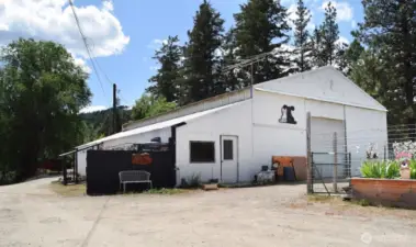 Shop Kennel Front View