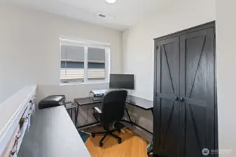 nook/office area