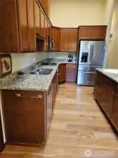 A low-maintenance kitchen with an ideal layout for effortless meal preparation.