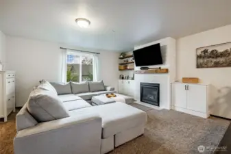 Living room w/custom fireplace & natural gas. Front-of-home view