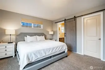 Primary ensuite w/bath & walk-in closet.