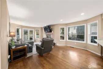 Light-filled dining space that seamlessly blends kitchen and living together