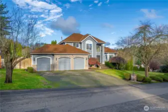 Welcome home to your beautiful new home in Stonebrook in the Brown's Point community