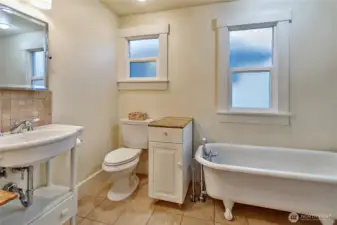 Full bath on the 2nd level.