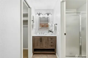 En suite bath for everyday comfort.