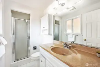 En-suite bathroom with shower in the primary suite.