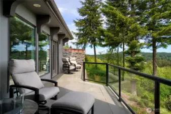 Large deck to take in surrounding views