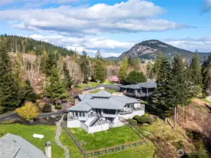 Private & serene location, peek-a-boo views of Mt Erie