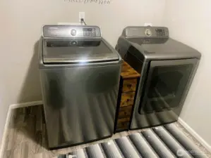 Comes with washer & dryer