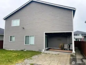 Ideal for grilling and hosting outdoor dinner parties