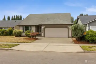 You’ll be thankful for the level driveway when the icy weather hits! A nice, even access to the 2-car garage.